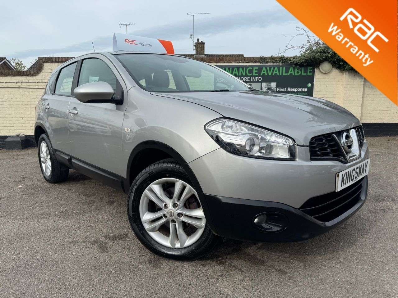 A 2012 NISSAN QASHQAI 1.6 Acenta SUV 5dr Petrol Manual 2WD Euro 5 (s/s) (117 ps) A 2012 NISSAN QASHQAI 1.6 Acenta SUV 5dr Petrol Manual 2WD Euro 5 (s/s) (117 ps)