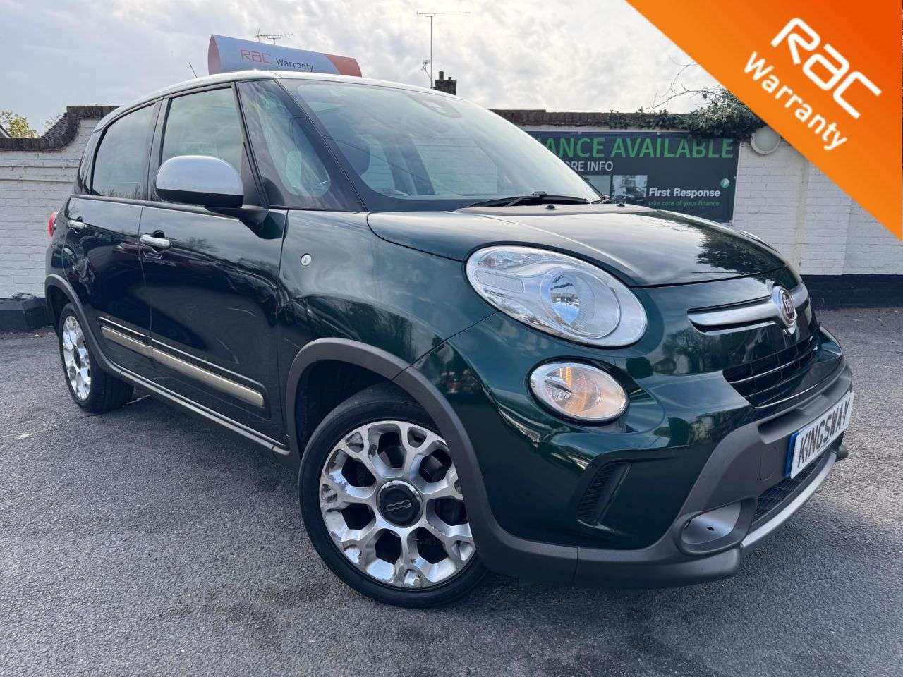 A 2014 FIAT 500L 0.9 TwinAir Trekking MPV 5dr Petrol Manual Euro 6 (s/s) (105 ps) A 2014 FIAT 500L 0.9 TwinAir Trekking MPV 5dr Petrol Manual Euro 6 (s/s) (105 ps)