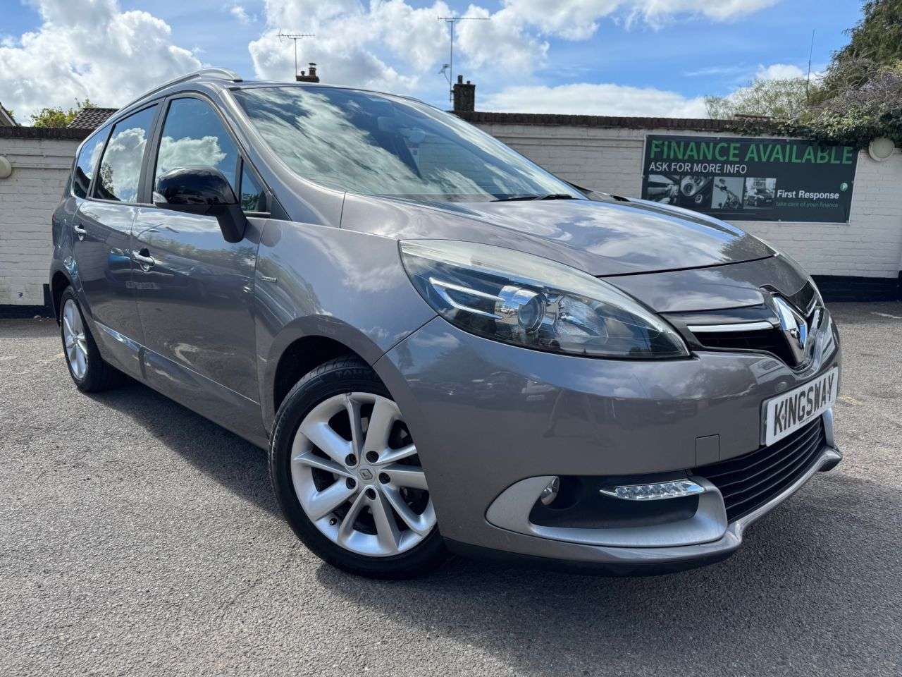 A 2014 RENAULT GRAND SCENIC 1.5 dCi ENERGY Limited MPV 5dr Diesel Manual Euro 5 (s/s) (110 ps) 6 MONTHS A 2014 RENAULT GRAND SCENIC 1.5 dCi ENERGY Limited MPV 5dr Diesel Manual Euro 5 (s/s) (110 ps) 6 MONTHS
