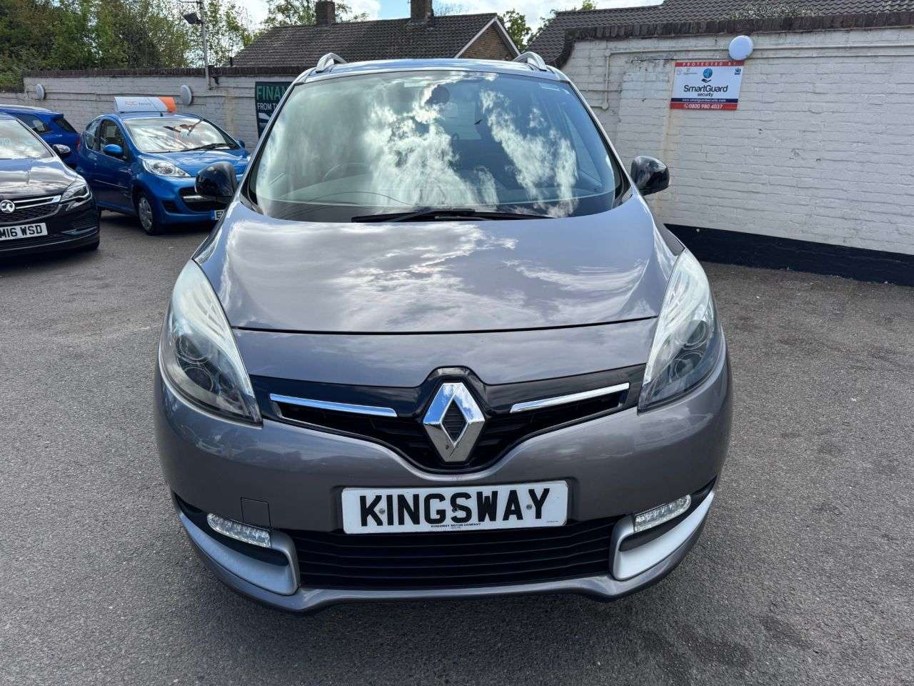 A 2014 RENAULT GRAND SCENIC 1.5 dCi ENERGY Limited MPV 5dr Diesel Manual Euro 5 (s/s) (110 ps) 6 MONTHS A 2014 RENAULT GRAND SCENIC 1.5 dCi ENERGY Limited MPV 5dr Diesel Manual Euro 5 (s/s) (110 ps) 6 MONTHS