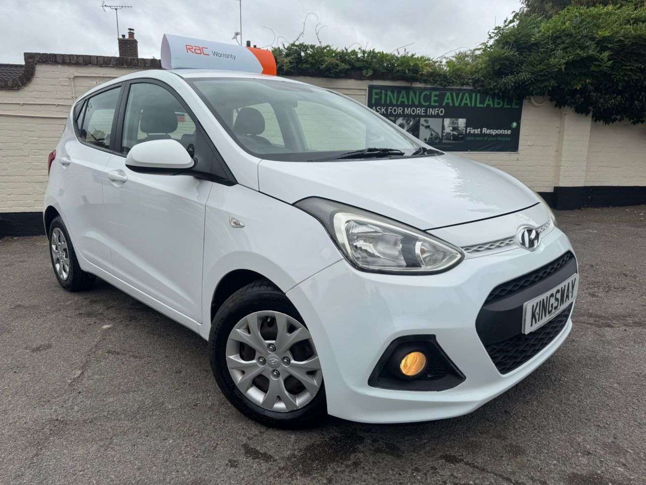 A 2014 HYUNDAI I10 1.0 SE Hatchback 5dr Petrol Manual Euro 5 (66 ps) A 2014 HYUNDAI I10 1.0 SE Hatchback 5dr Petrol Manual Euro 5 (66 ps)