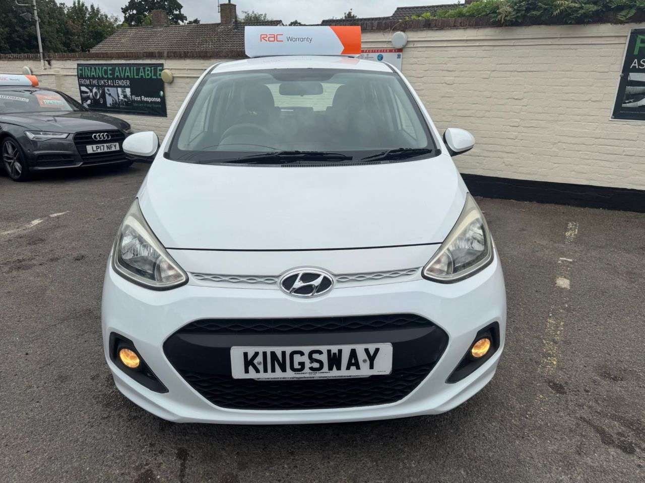 A 2014 HYUNDAI I10 1.0 SE Hatchback 5dr Petrol Manual Euro 5 (66 ps) A 2014 HYUNDAI I10 1.0 SE Hatchback 5dr Petrol Manual Euro 5 (66 ps)