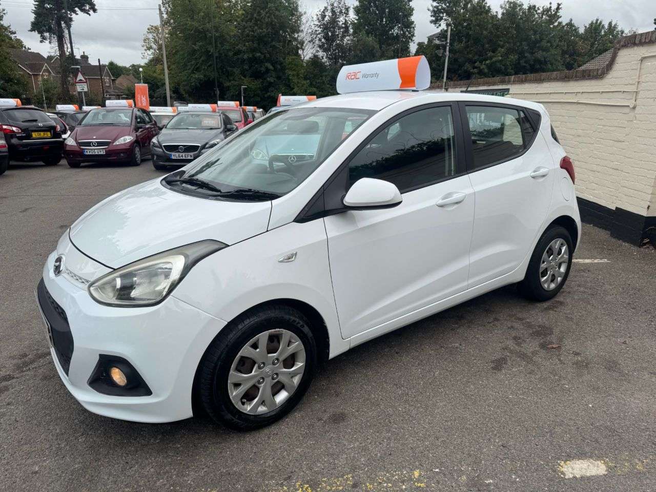 A 2014 HYUNDAI I10 1.0 SE Hatchback 5dr Petrol Manual Euro 5 (66 ps) A 2014 HYUNDAI I10 1.0 SE Hatchback 5dr Petrol Manual Euro 5 (66 ps)