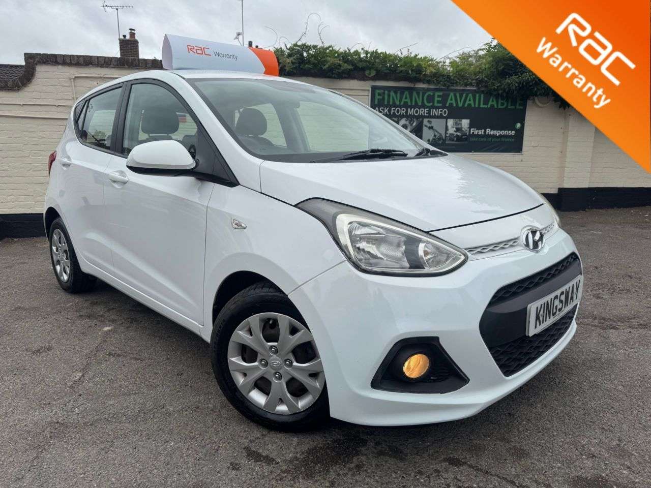 A 2014 HYUNDAI I10 1.0 SE Hatchback 5dr Petrol Manual Euro 5 (66 ps) A 2014 HYUNDAI I10 1.0 SE Hatchback 5dr Petrol Manual Euro 5 (66 ps)
