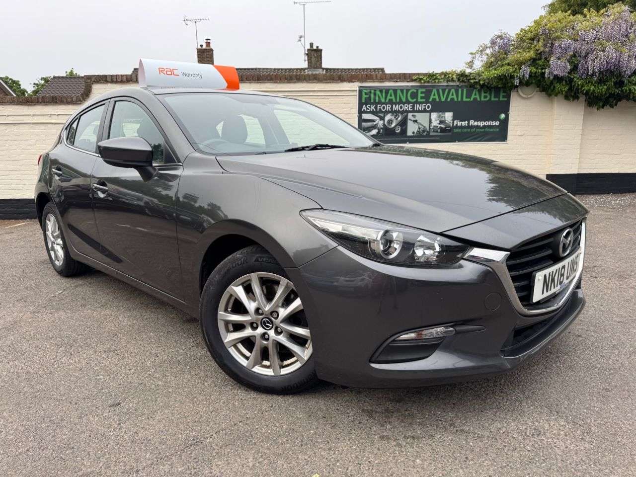 A 2018 MAZDA MAZDA3 2.0 SKYACTIV-G SE Nav Hatchback 5dr Petrol Manual Euro 6 (s/s) (121 ps) 6 M A 2018 MAZDA MAZDA3 2.0 SKYACTIV-G SE Nav Hatchback 5dr Petrol Manual Euro 6 (s/s) (121 ps) 6 M