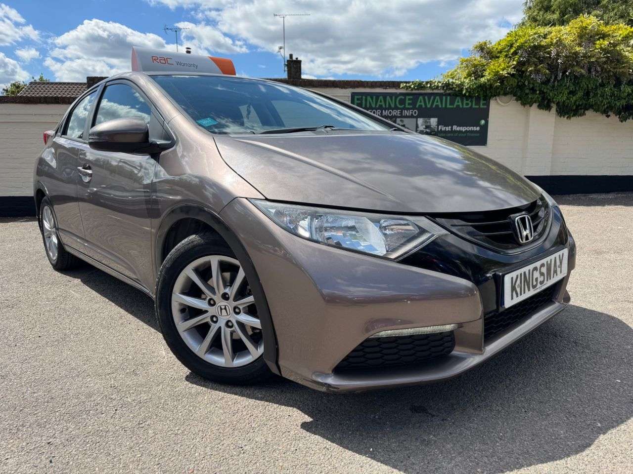 A 2014 HONDA CIVIC 1.8 i-VTEC S Hatchback 5dr Petrol Manual Euro 5 (s/s) (142 ps) A 2014 HONDA CIVIC 1.8 i-VTEC S Hatchback 5dr Petrol Manual Euro 5 (s/s) (142 ps)