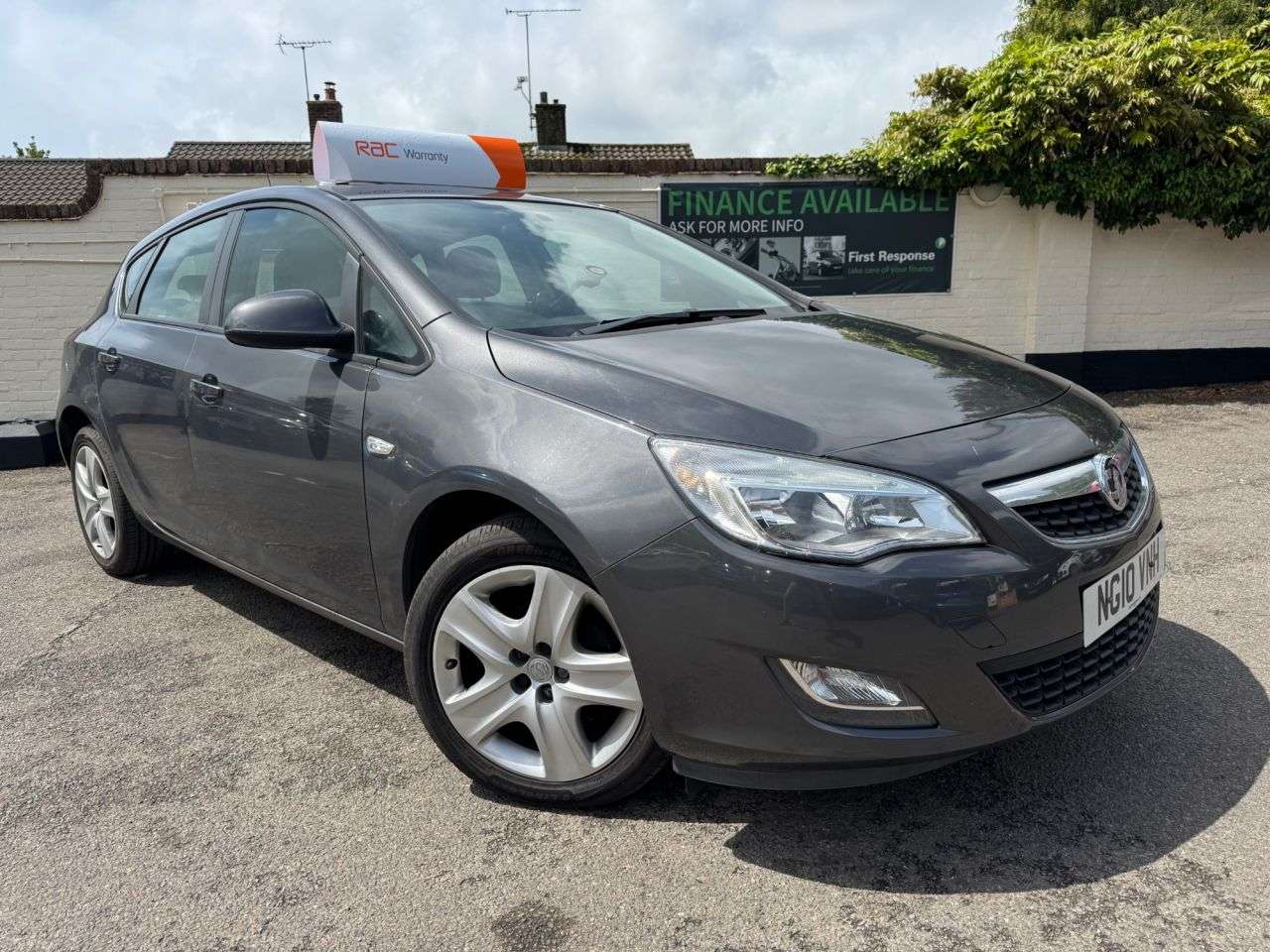 A 2010 VAUXHALL ASTRA 1.4 16v Exclusiv Hatchback 5dr Petrol Manual Euro 5 (100 ps) 6 MONTHS RAC W A 2010 VAUXHALL ASTRA 1.4 16v Exclusiv Hatchback 5dr Petrol Manual Euro 5 (100 ps) 6 MONTHS RAC W