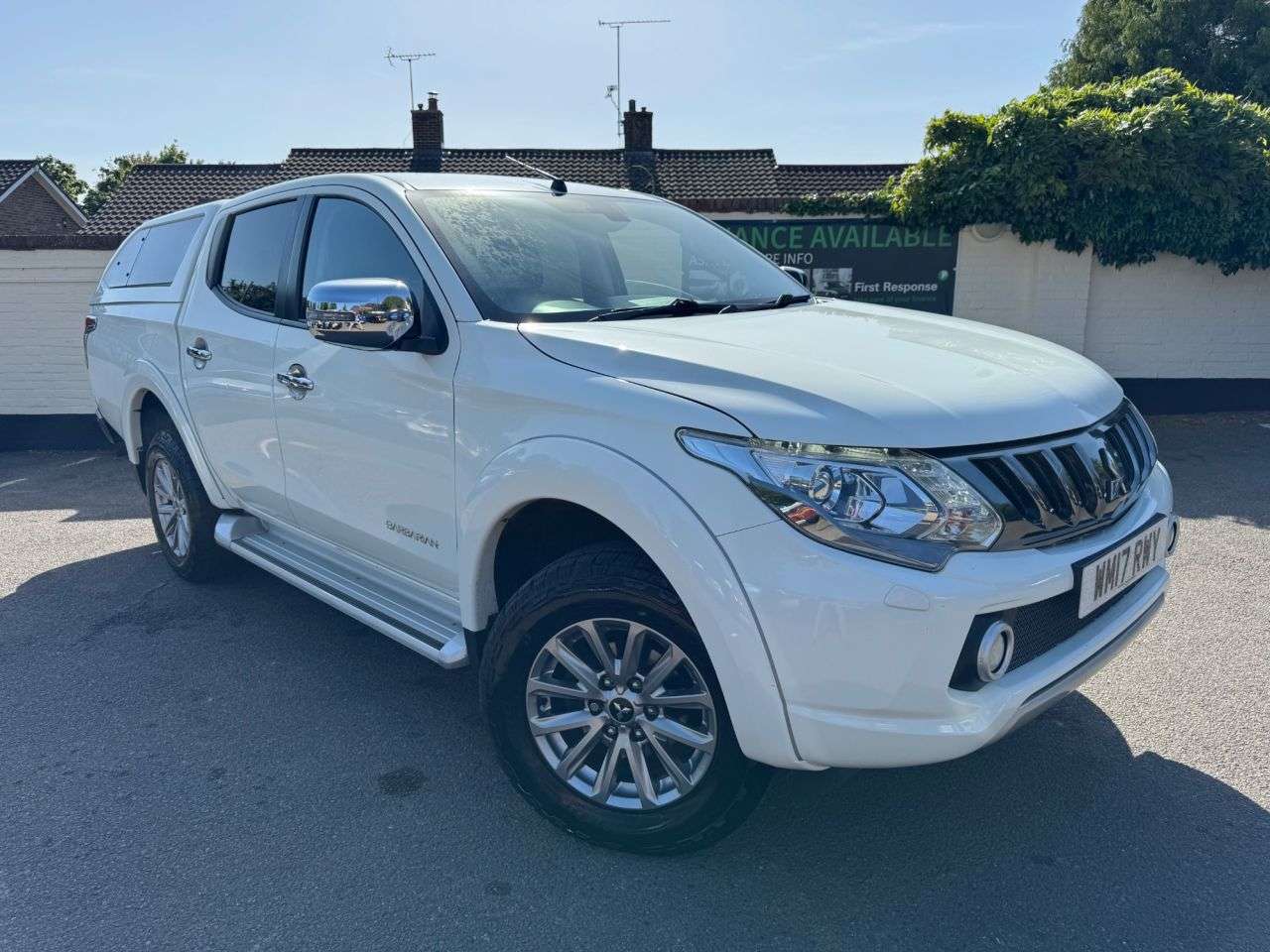 A 2017 MITSUBISHI L200 2.4 DI-D DC Barbarian Pickup Double Cab 4dr Diesel Manual 4WD Euro 6 (178 p A 2017 MITSUBISHI L200 2.4 DI-D DC Barbarian Pickup Double Cab 4dr Diesel Manual 4WD Euro 6 (178 p