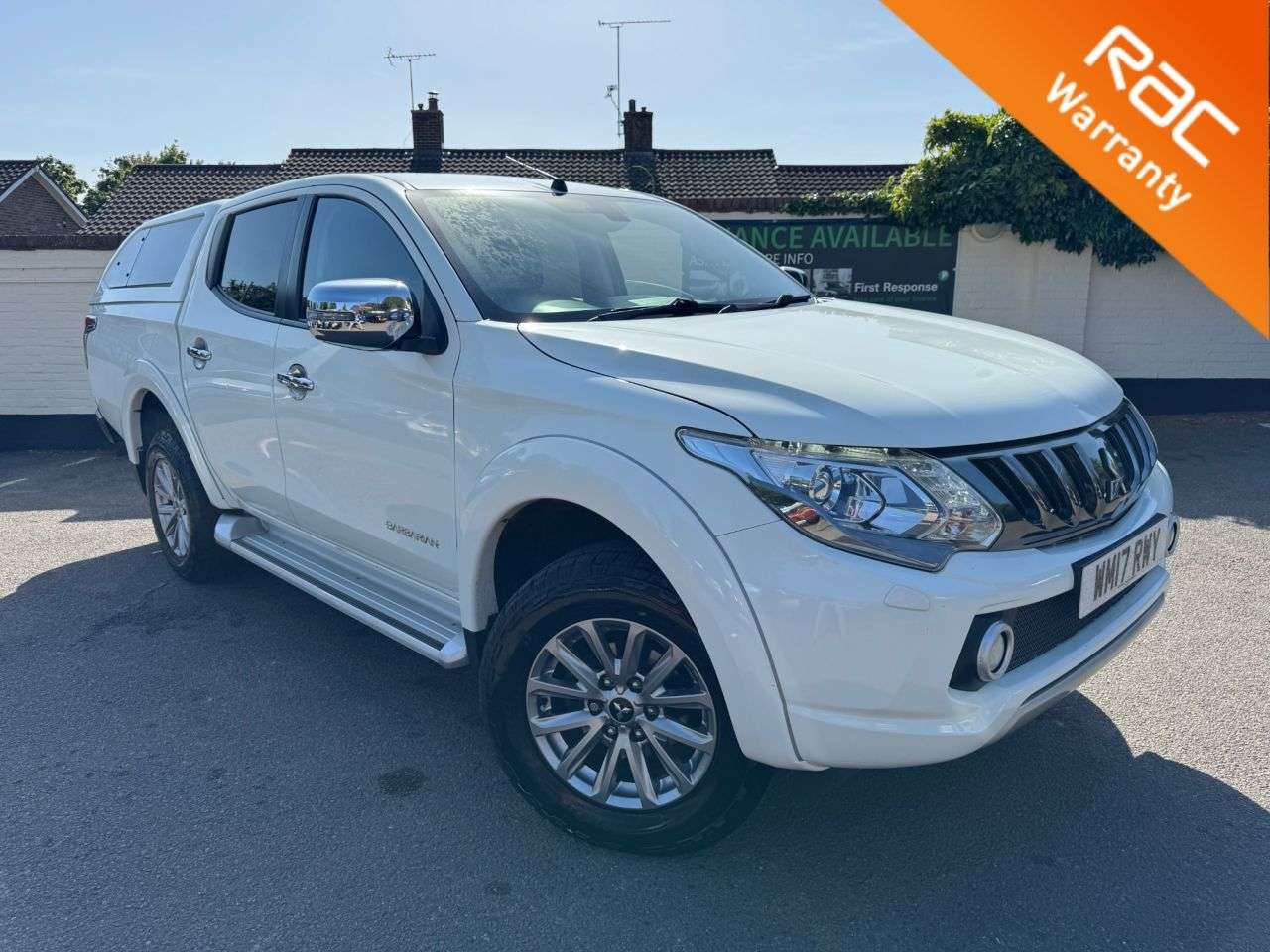 A 2017 MITSUBISHI L200 2.4 DI-D DC Barbarian Pickup Double Cab 4dr Diesel Manual 4WD Euro 6 (178 p A 2017 MITSUBISHI L200 2.4 DI-D DC Barbarian Pickup Double Cab 4dr Diesel Manual 4WD Euro 6 (178 p