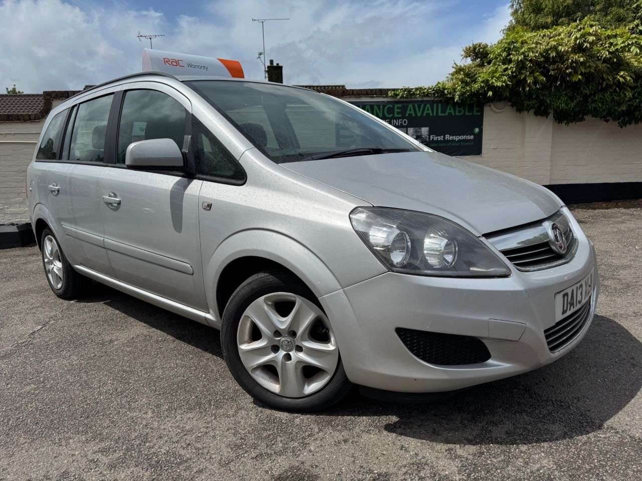 A 2013 VAUXHALL ZAFIRA 1.6 16V Exclusiv MPV 5dr Petrol Manual Euro 5 (115 ps) 6 MONTHS RAC WARRANT A 2013 VAUXHALL ZAFIRA 1.6 16V Exclusiv MPV 5dr Petrol Manual Euro 5 (115 ps) 6 MONTHS RAC WARRANT