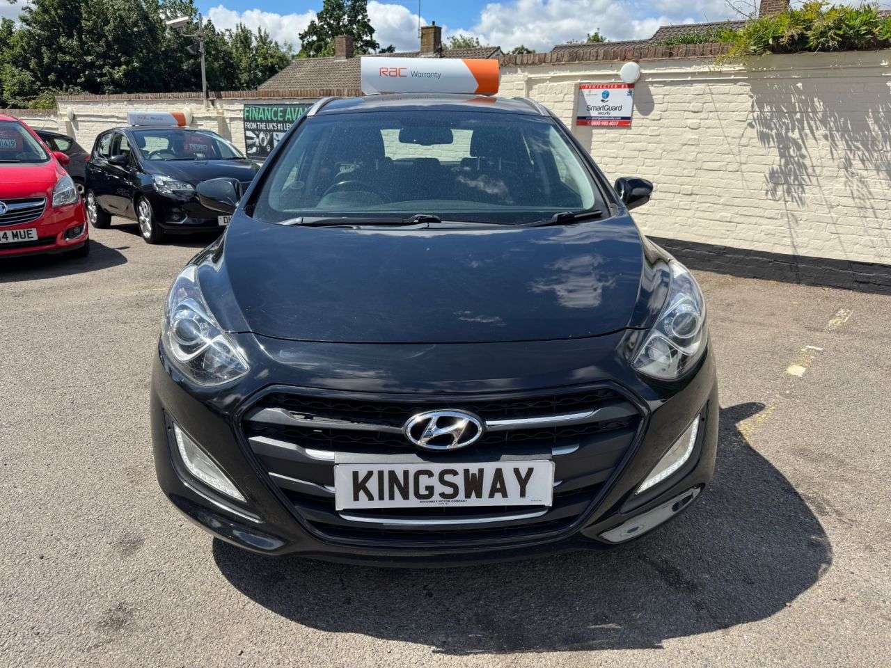 A 2015 HYUNDAI I30 1.6 CRDi Blue Drive SE Tourer 5dr Diesel Manual Euro 6 (s/s) (110 ps) A 2015 HYUNDAI I30 1.6 CRDi Blue Drive SE Tourer 5dr Diesel Manual Euro 6 (s/s) (110 ps)