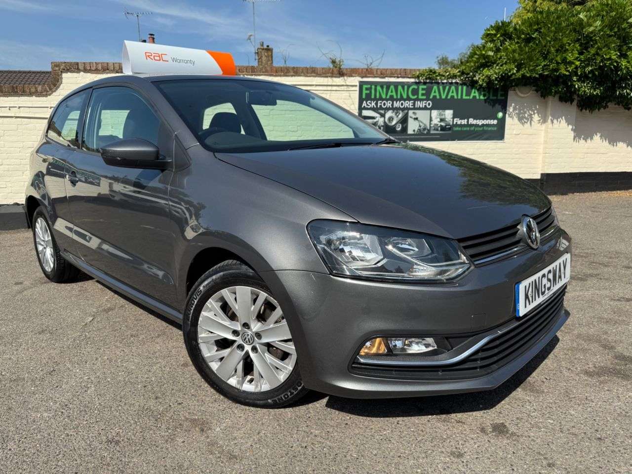 A 2015 VOLKSWAGEN POLO 1.0 BlueMotion Tech SE Hatchback 3dr Petrol Manual Euro 6 (s/s) (60 ps) 6 M A 2015 VOLKSWAGEN POLO 1.0 BlueMotion Tech SE Hatchback 3dr Petrol Manual Euro 6 (s/s) (60 ps) 6 M