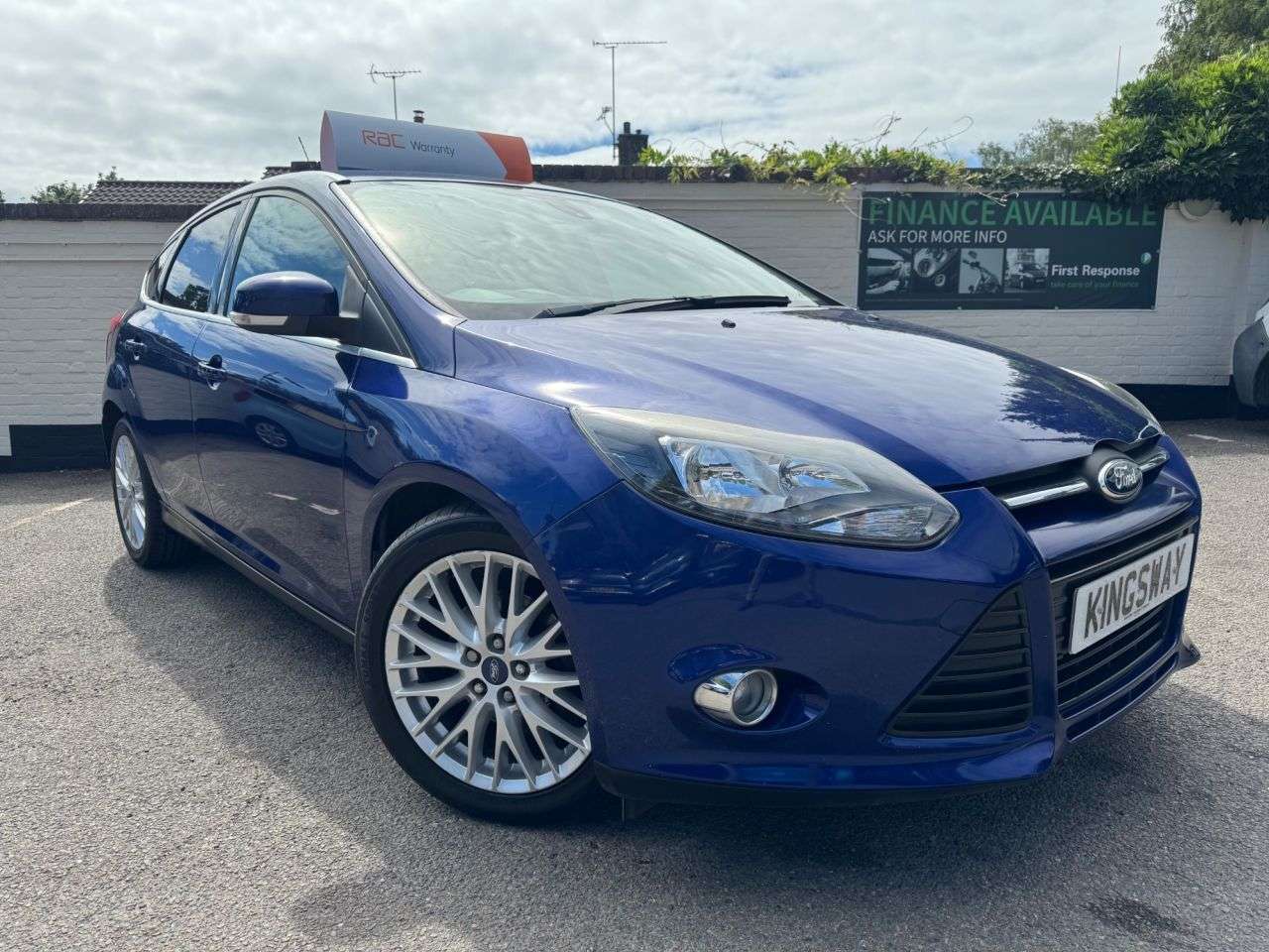 A 2014 FORD FOCUS 1.6 TDCi Zetec Hatchback 5dr Diesel Manual Euro 5 (s/s) (115 ps) 6 MONTHS R A 2014 FORD FOCUS 1.6 TDCi Zetec Hatchback 5dr Diesel Manual Euro 5 (s/s) (115 ps) 6 MONTHS R