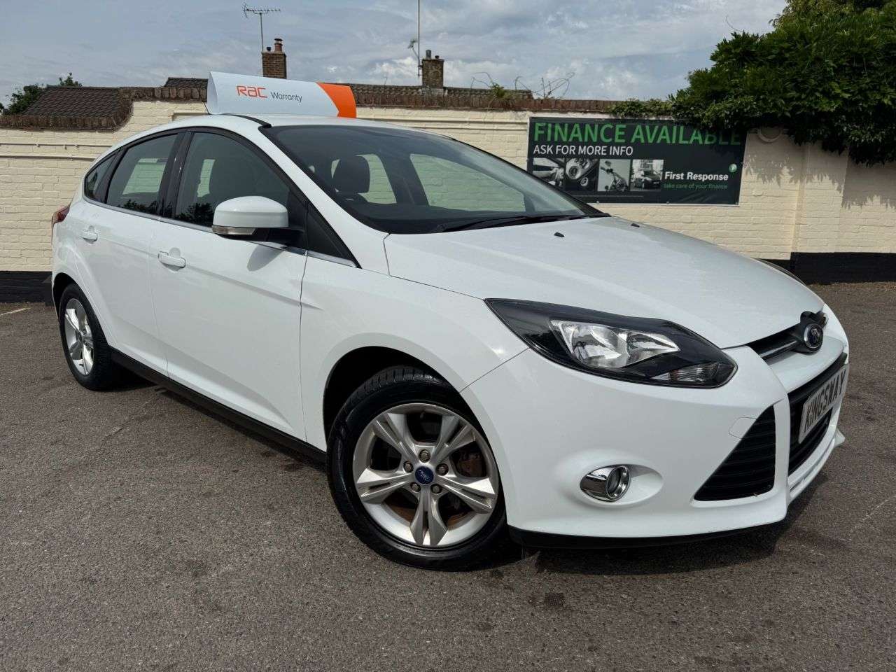 A 2012 FORD FOCUS 1.6 Zetec Hatchback 5dr Petrol Manual Euro 5 (105 ps) 6 MONTHS RAC WARRANTY A 2012 FORD FOCUS 1.6 Zetec Hatchback 5dr Petrol Manual Euro 5 (105 ps) 6 MONTHS RAC WARRANTY