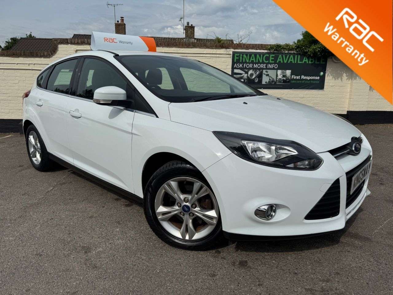 A 2012 FORD FOCUS 1.6 Zetec Hatchback 5dr Petrol Manual Euro 5 (105 ps) 6 MONTHS RAC WARRANTY A 2012 FORD FOCUS 1.6 Zetec Hatchback 5dr Petrol Manual Euro 5 (105 ps) 6 MONTHS RAC WARRANTY