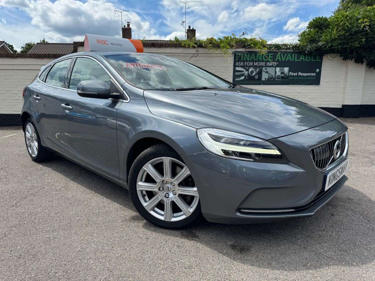A 2017 VOLVO V40 2.0 D3 Inscription Hatchback 5dr Diesel Auto Euro 6 (s/s) (150 ps) 6 MONTHS A 2017 VOLVO V40 2.0 D3 Inscription Hatchback 5dr Diesel Auto Euro 6 (s/s) (150 ps) 6 MONTHS