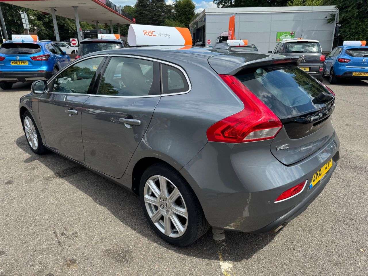 2017 VOLVO V40 2017 VOLVO V40