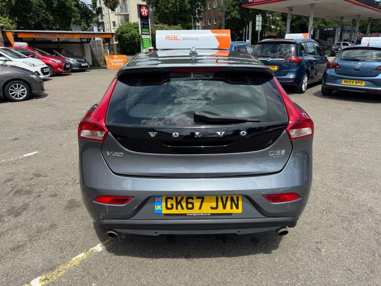2017 VOLVO V40 2017 VOLVO V40