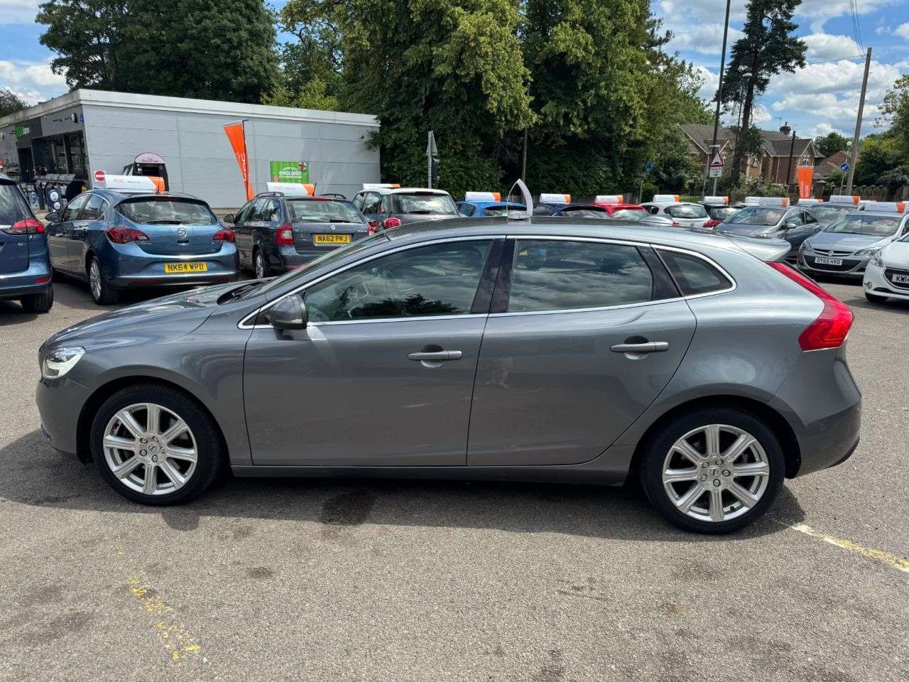 2017 VOLVO V40 2017 VOLVO V40