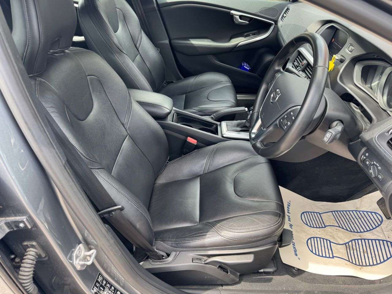2017 VOLVO V40 2017 VOLVO V40