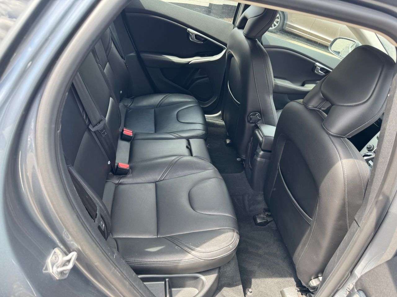 2017 VOLVO V40 2017 VOLVO V40
