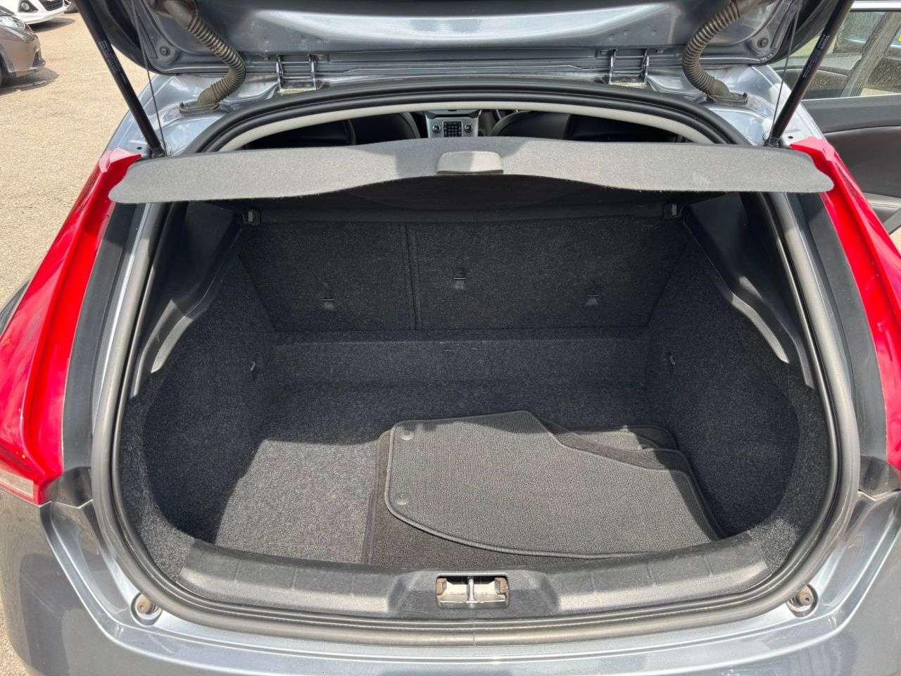 2017 VOLVO V40 2017 VOLVO V40