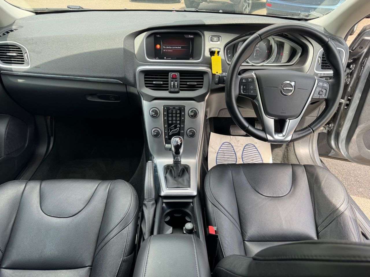 2017 VOLVO V40 2017 VOLVO V40
