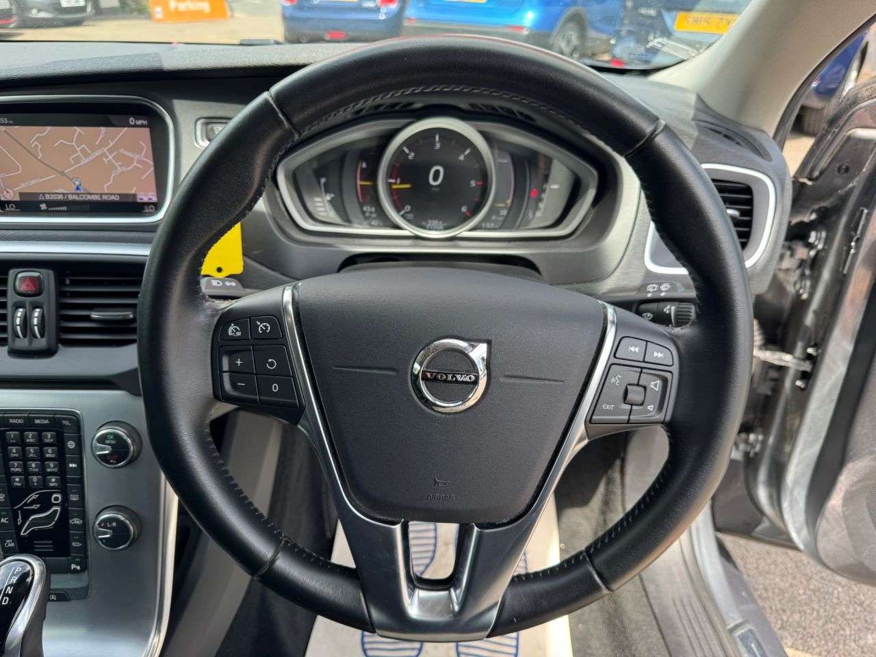 2017 VOLVO V40 2017 VOLVO V40