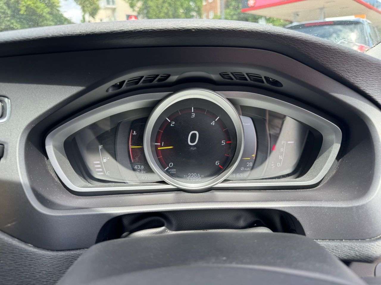 2017 VOLVO V40 2017 VOLVO V40