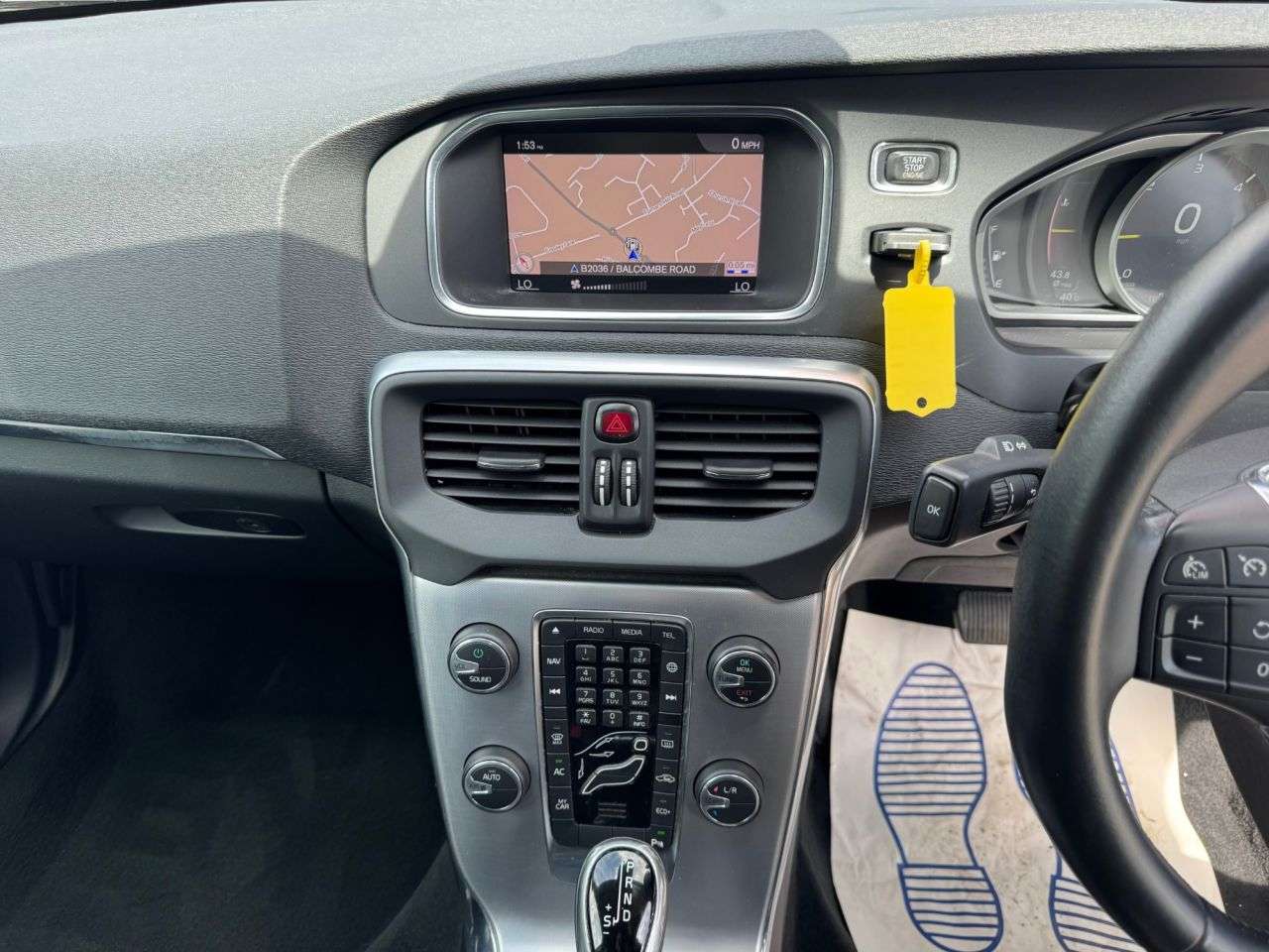 2017 VOLVO V40 2017 VOLVO V40