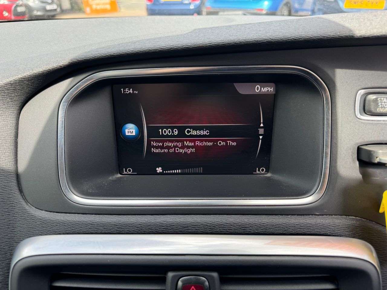 2017 VOLVO V40 2017 VOLVO V40