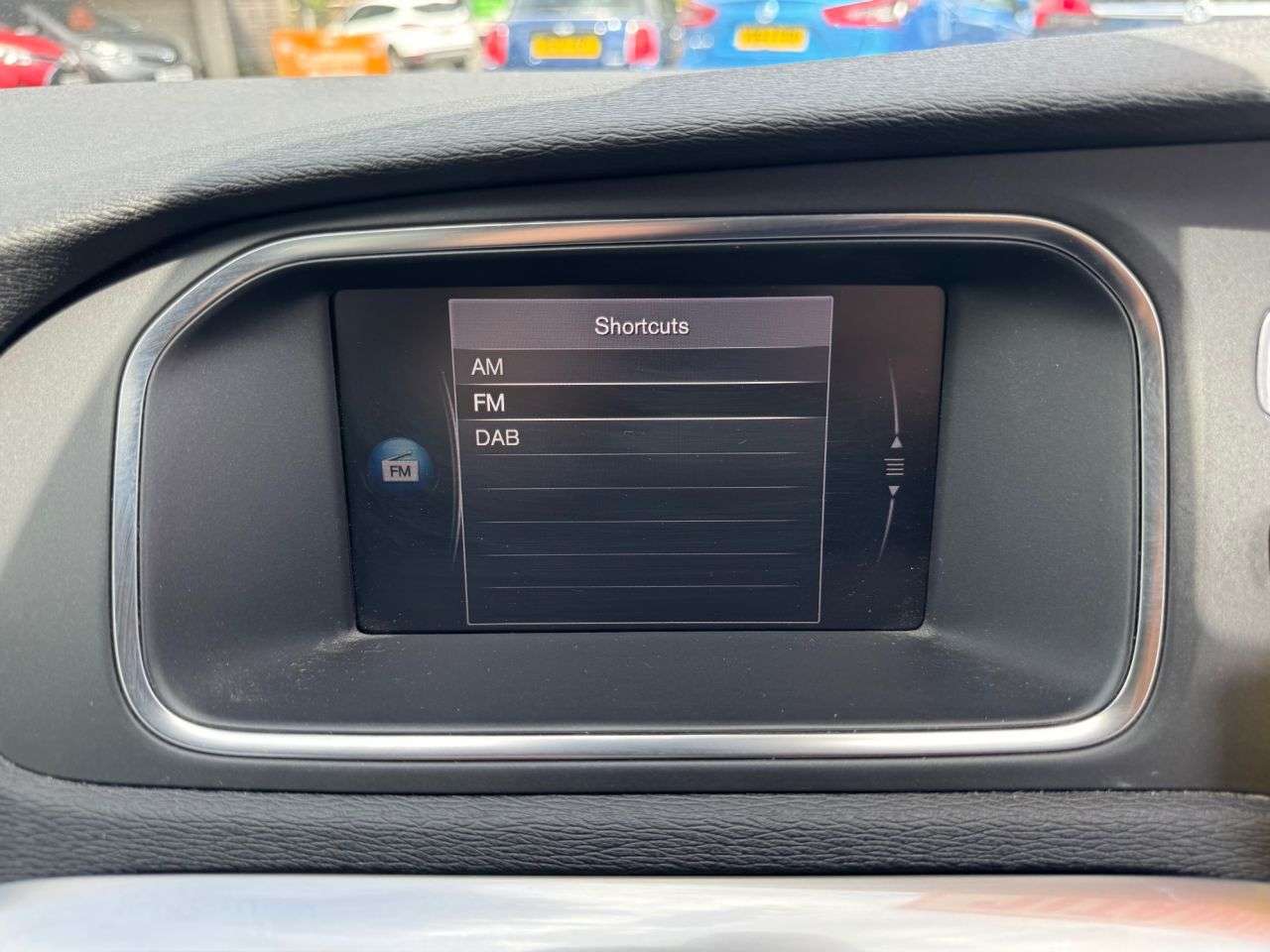 2017 VOLVO V40 2017 VOLVO V40