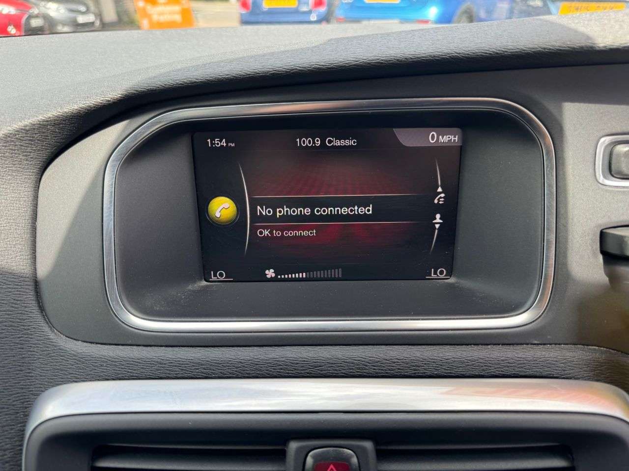 2017 VOLVO V40 2017 VOLVO V40