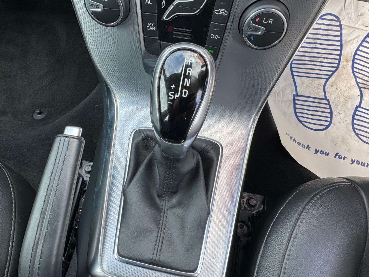 2017 VOLVO V40 2017 VOLVO V40