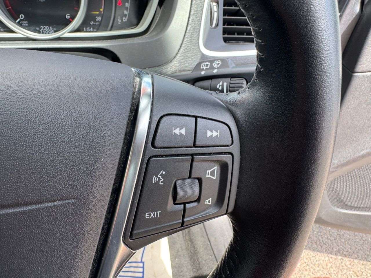 2017 VOLVO V40 2017 VOLVO V40