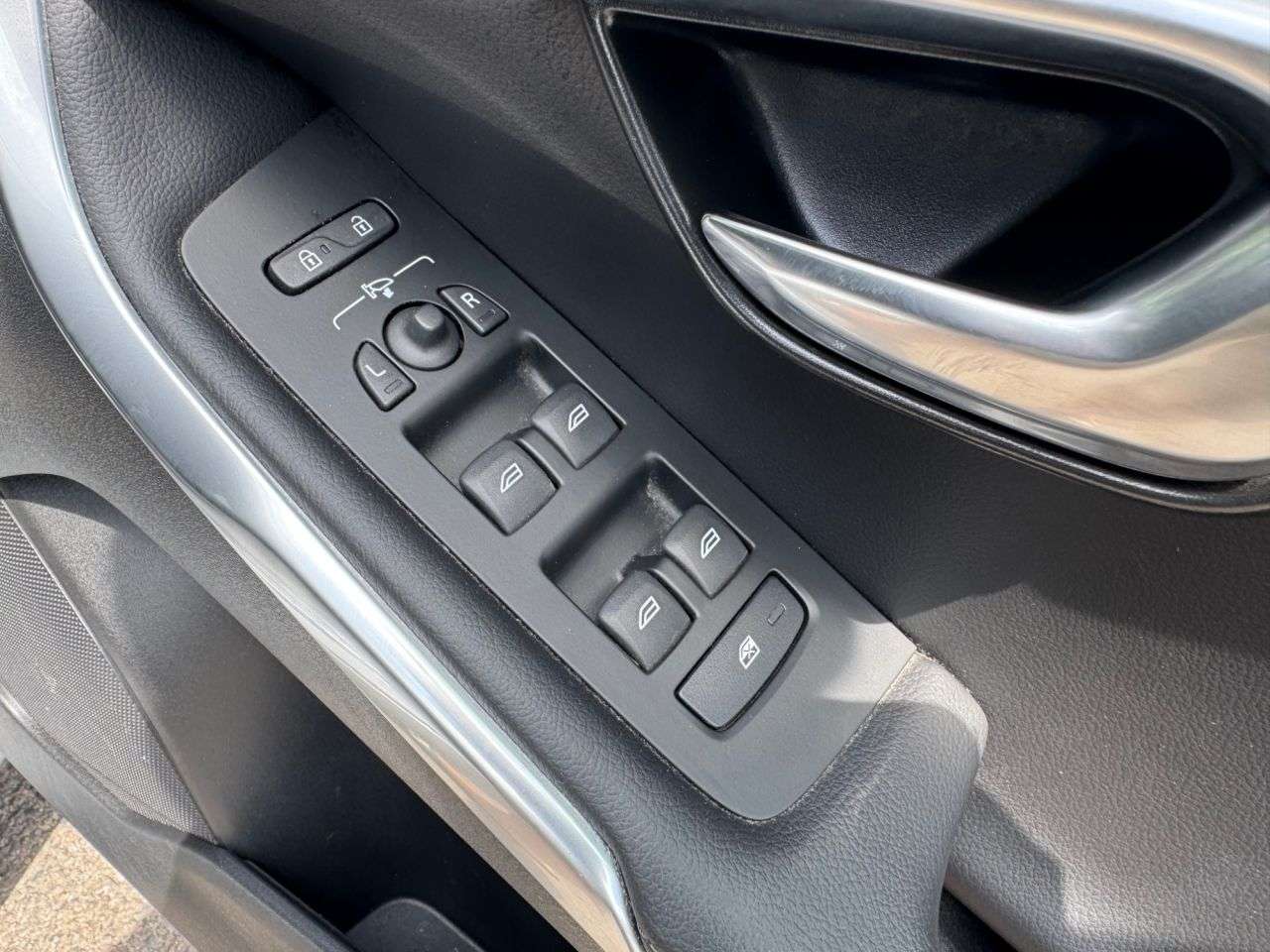 2017 VOLVO V40 2017 VOLVO V40