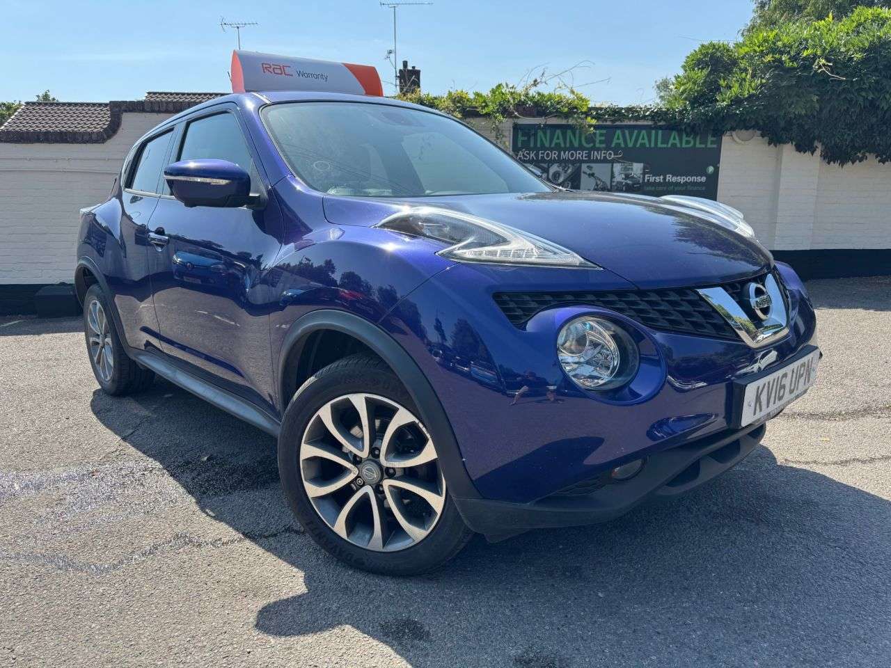 A 2016 NISSAN JUKE 1.5 dCi Tekna SUV 5dr Diesel Manual Euro 6 (s/s) (110 ps) 6 MONTHS RAC WARR A 2016 NISSAN JUKE 1.5 dCi Tekna SUV 5dr Diesel Manual Euro 6 (s/s) (110 ps) 6 MONTHS RAC WARR