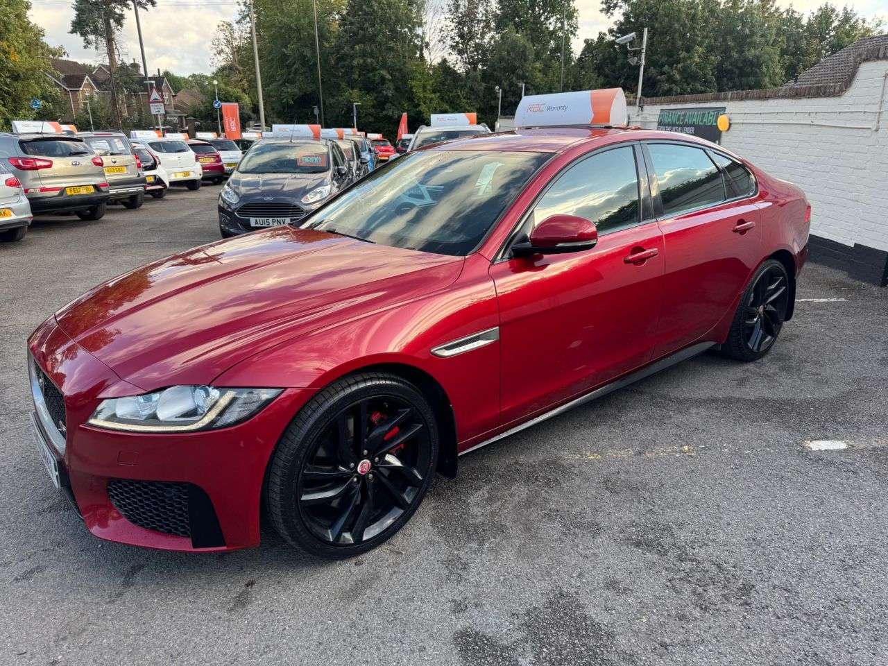 A 2016 JAGUAR XF 3.0d V6 S Saloon 4dr Diesel Auto Euro 6 (s/s) (300 ps) A 2016 JAGUAR XF 3.0d V6 S Saloon 4dr Diesel Auto Euro 6 (s/s) (300 ps)