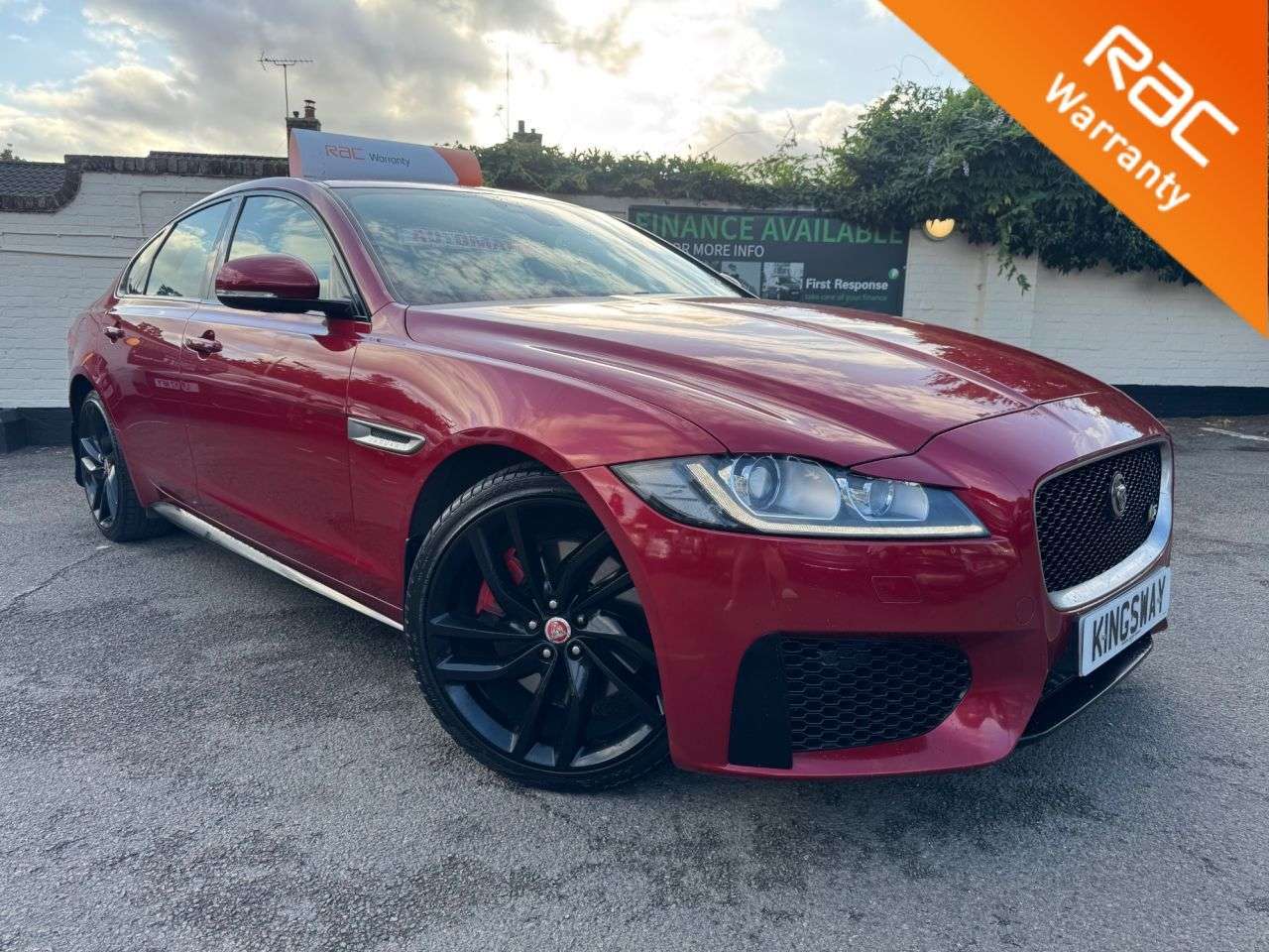 A 2016 JAGUAR XF 3.0d V6 S Saloon 4dr Diesel Auto Euro 6 (s/s) (300 ps) A 2016 JAGUAR XF 3.0d V6 S Saloon 4dr Diesel Auto Euro 6 (s/s) (300 ps)