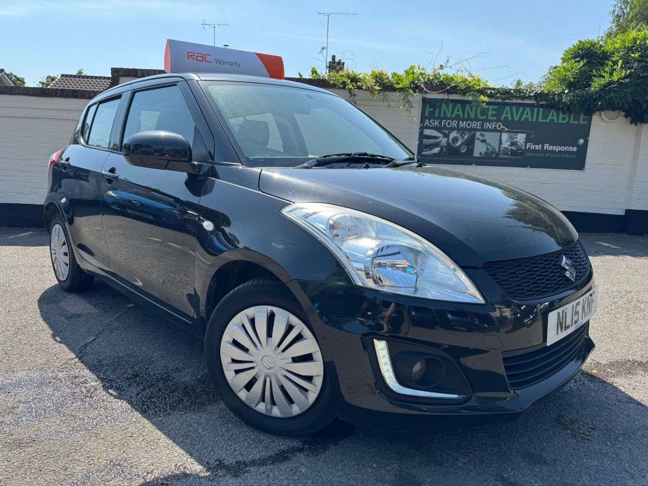 A 2015 SUZUKI SWIFT 1.2 SZ2 Hatchback 5dr Petrol Manual Euro 5 (94 ps) 6 MONTHS RAC WARRANTY IN A 2015 SUZUKI SWIFT 1.2 SZ2 Hatchback 5dr Petrol Manual Euro 5 (94 ps) 6 MONTHS RAC WARRANTY IN