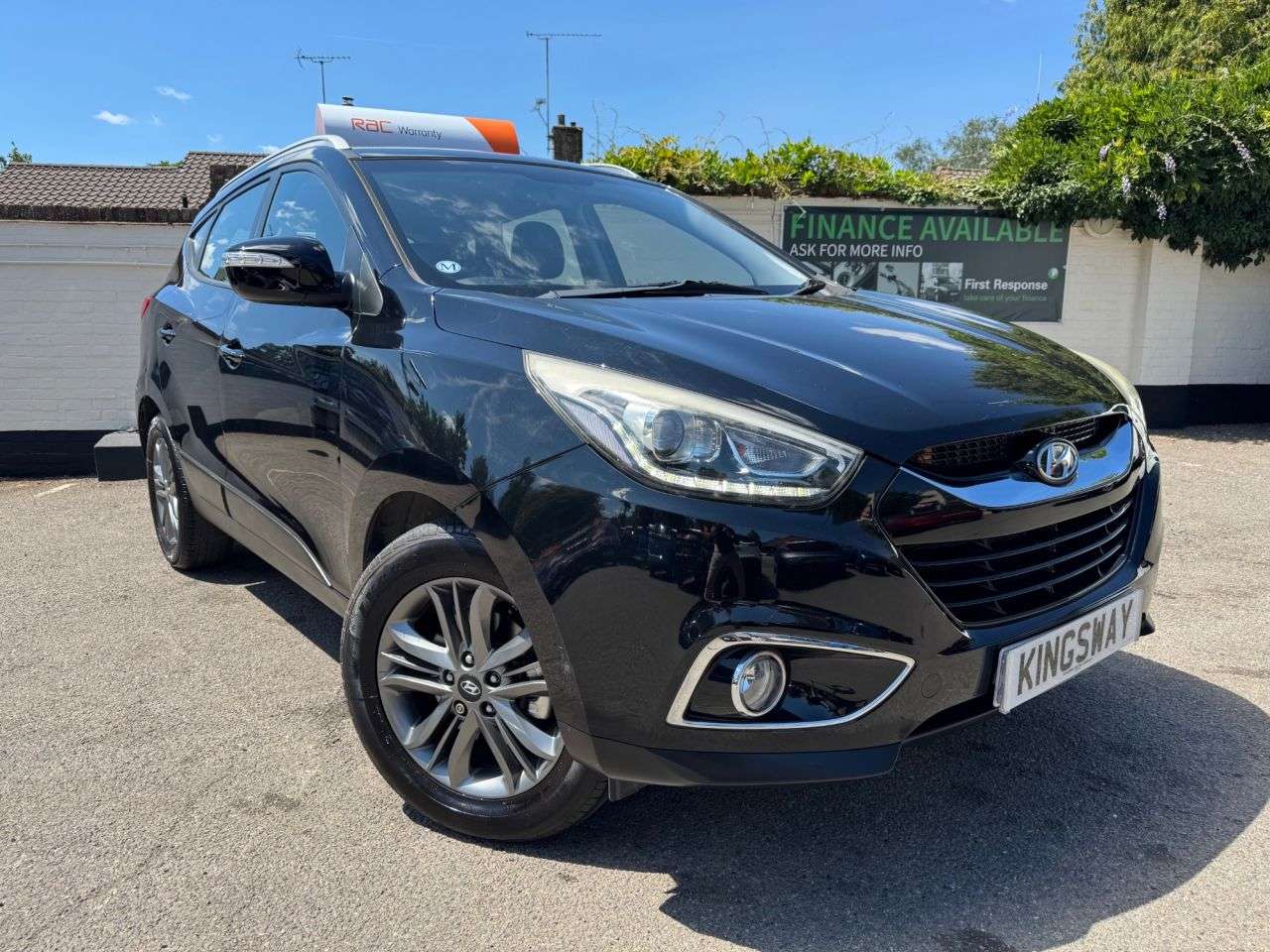 A 2014 HYUNDAI IX35 1.7 CRDi SE SUV 5dr Diesel Manual Euro 5 (s/s) (Nav) (115 ps) 6 MONTHS RAC A 2014 HYUNDAI IX35 1.7 CRDi SE SUV 5dr Diesel Manual Euro 5 (s/s) (Nav) (115 ps) 6 MONTHS RAC