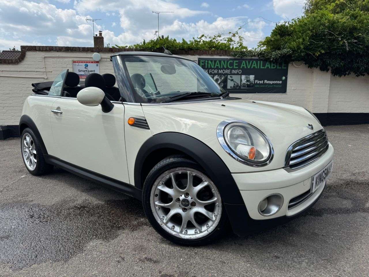 A 2009 MINI CONVERTIBLE 1.6 Cooper Convertible 2dr Petrol Manual Euro 4 (120 ps) 6 MONTHS RAC WARRA A 2009 MINI CONVERTIBLE 1.6 Cooper Convertible 2dr Petrol Manual Euro 4 (120 ps) 6 MONTHS RAC WARRA
