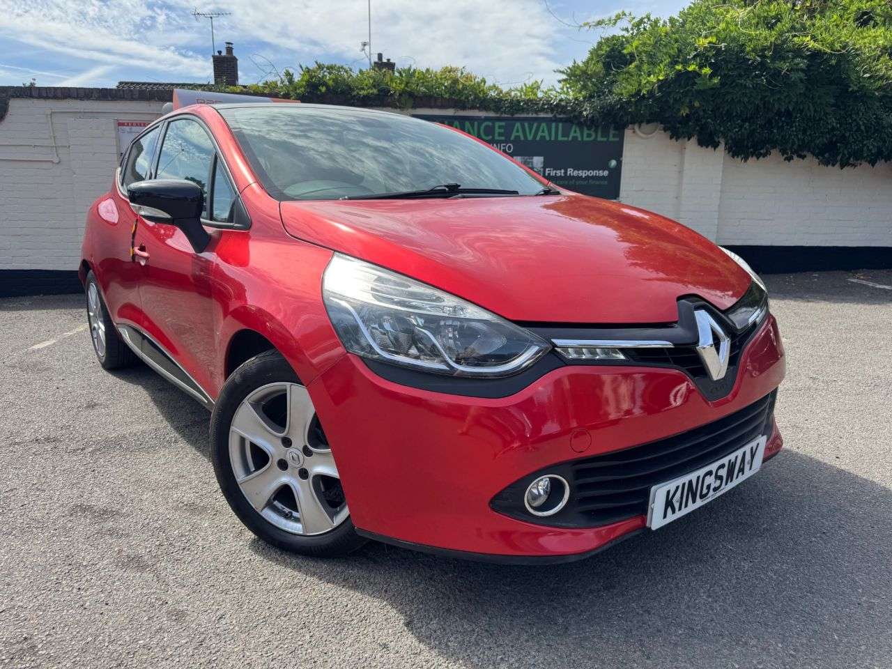A 2015 RENAULT CLIO 1.2 16V Dynamique Nav Hatchback 5dr Petrol Manual Euro 6 (75 ps) 6 MONTHS R A 2015 RENAULT CLIO 1.2 16V Dynamique Nav Hatchback 5dr Petrol Manual Euro 6 (75 ps) 6 MONTHS R