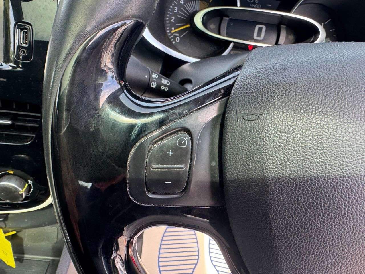2015 RENAULT CLIO 2015 RENAULT CLIO