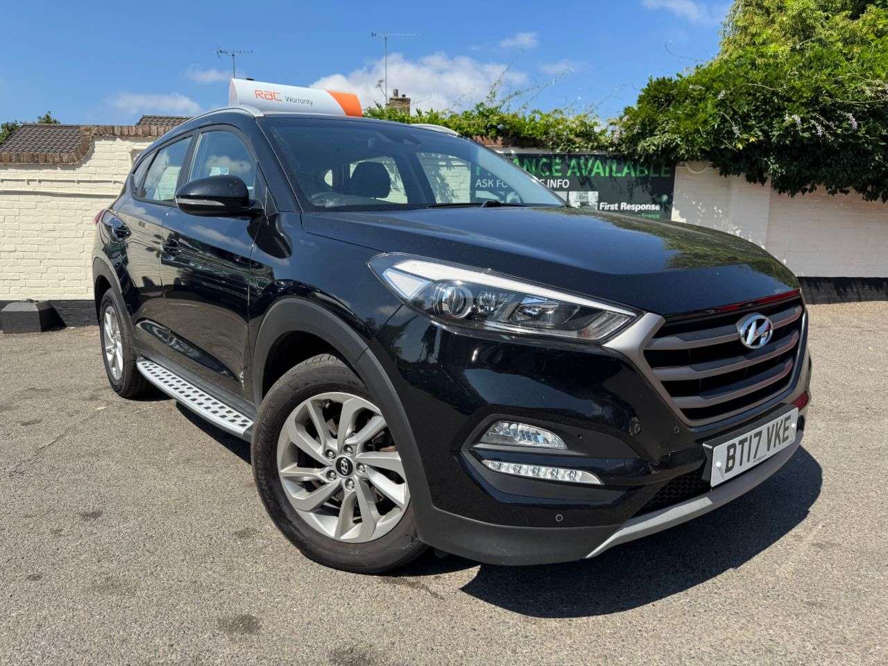 A 2017 HYUNDAI TUCSON 1.7 CRDi Blue Drive SE Nav SUV 5dr Diesel DCT Euro 6 (s/s) (141 ps) 6 MONTH A 2017 HYUNDAI TUCSON 1.7 CRDi Blue Drive SE Nav SUV 5dr Diesel DCT Euro 6 (s/s) (141 ps) 6 MONTH