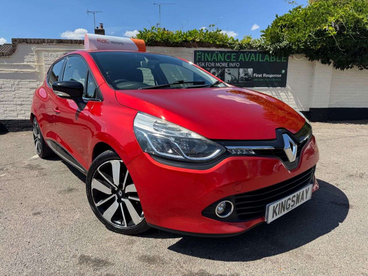 A 2015 RENAULT CLIO 0.9 TCe Dynamique S Nav Hatchback 5dr Petrol Manual Euro 6 (s/s) (90 ps) 6 A 2015 RENAULT CLIO 0.9 TCe Dynamique S Nav Hatchback 5dr Petrol Manual Euro 6 (s/s) (90 ps) 6