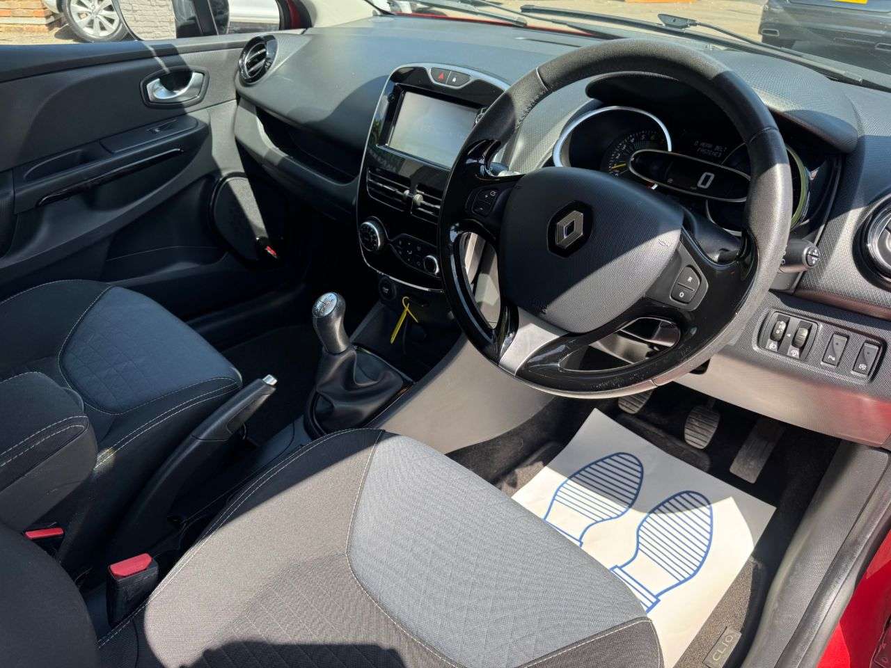 2015 RENAULT CLIO 2015 RENAULT CLIO