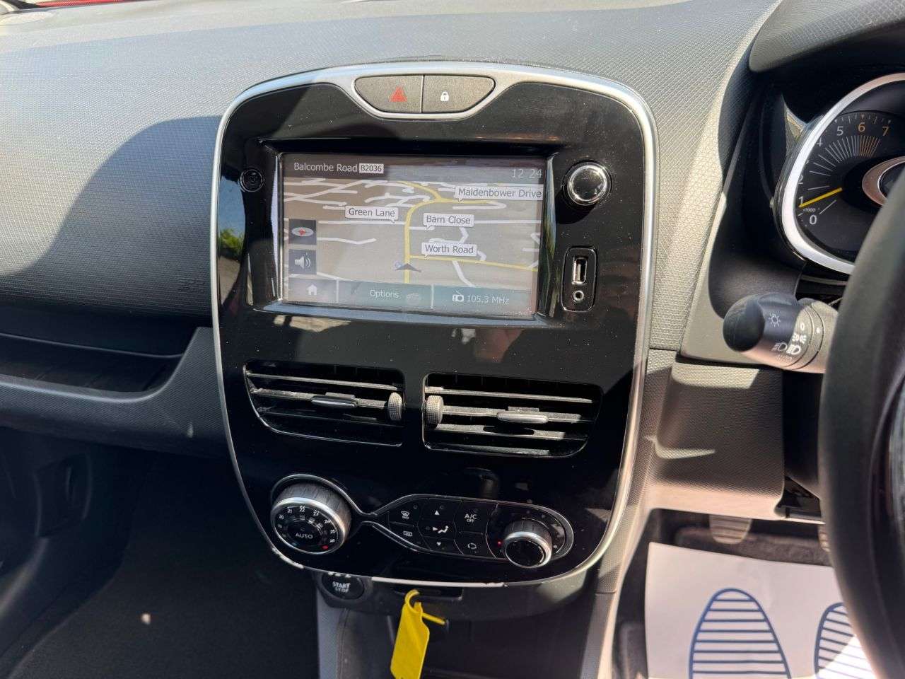 2015 RENAULT CLIO 2015 RENAULT CLIO