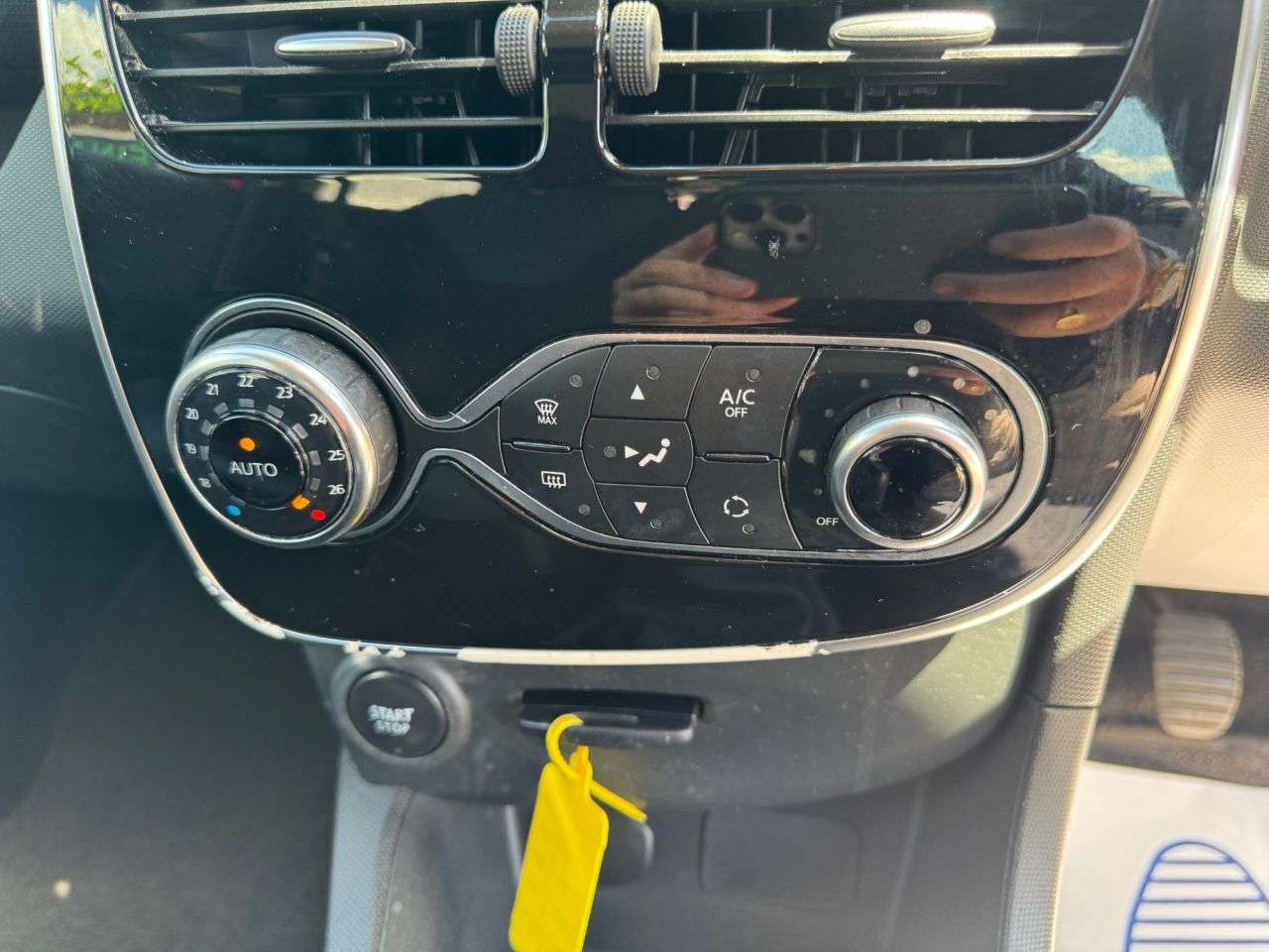 2015 RENAULT CLIO 2015 RENAULT CLIO