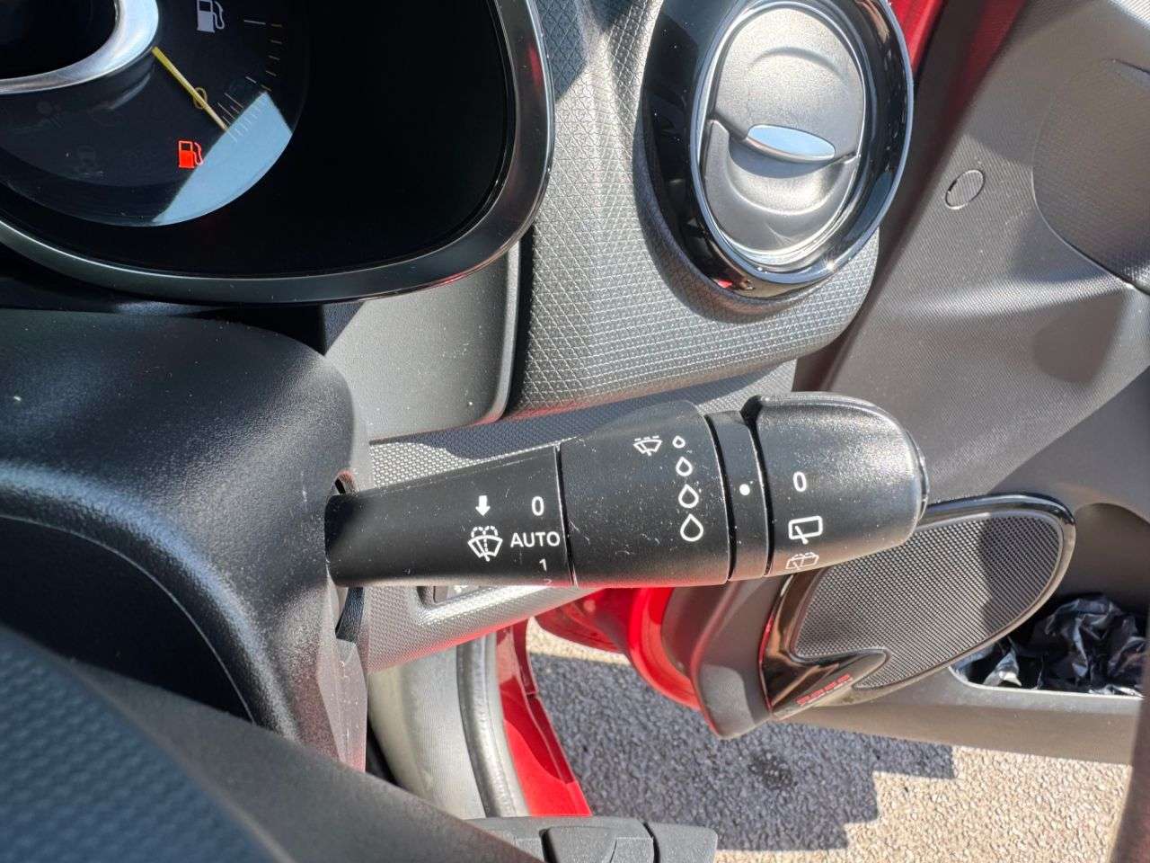 2015 RENAULT CLIO 2015 RENAULT CLIO